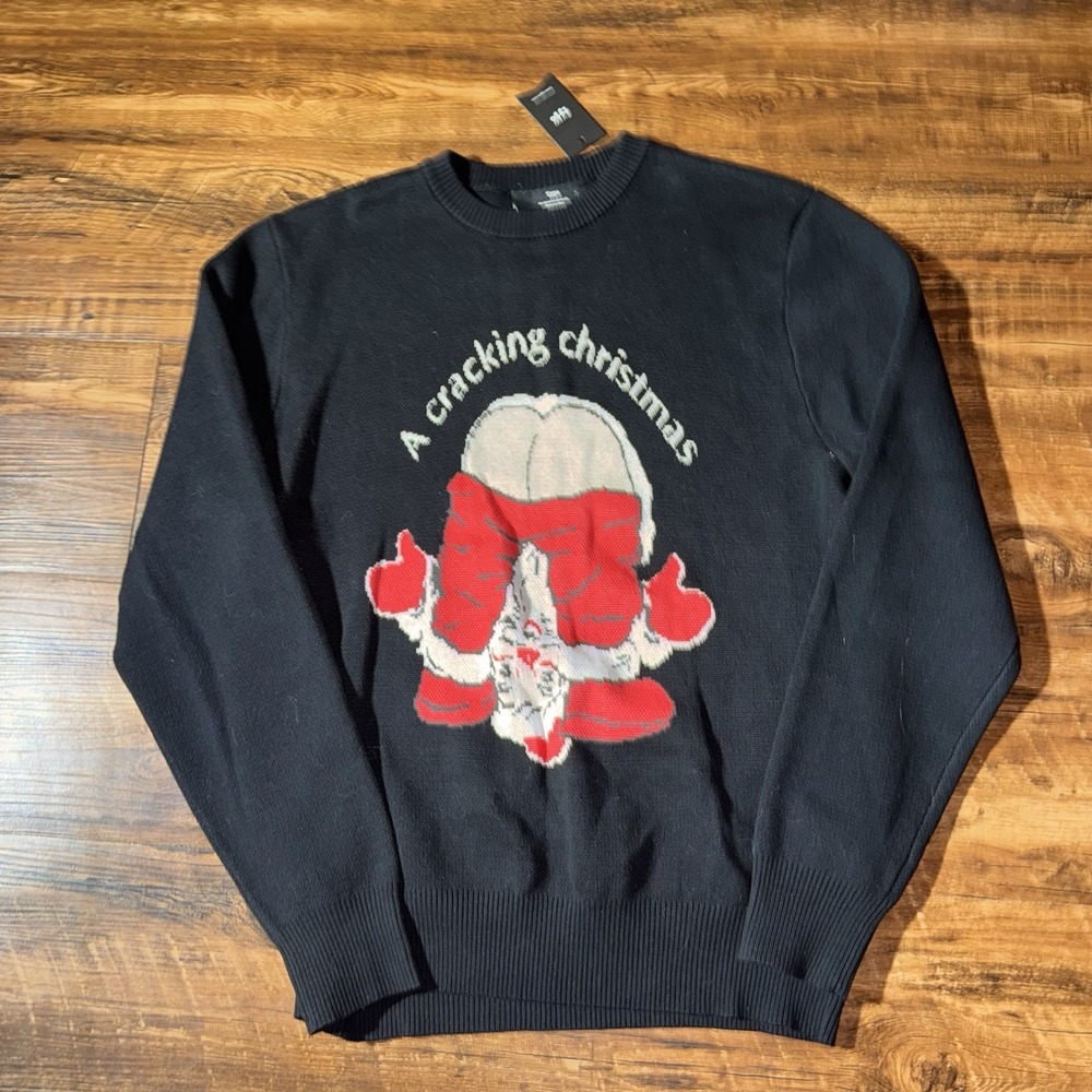 Typo Black ' A Cracking Christmas' Mooning Santa Men's Pullover Sweater Small NE